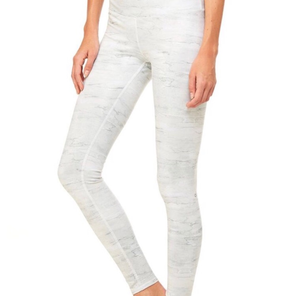 Alo Yoga Airbrush Leggings in Sequioa size XS
